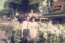 Ảnh độc về chợ hoa Tết 1967 ở Sài Gòn 