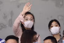 Nhan sắc vợ Công Phượng, bạn gái Quang Hải trong ảnh không chỉnh sửa