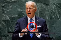 Sợ COVID-19, lãnh đạo thế giới đeo “bao” cho micro khi phát biểu