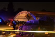 Sốc: Bé gái bị kính cửa xe hơi nghiến tử vong