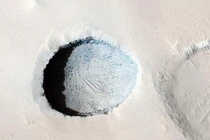 Loạt ảnh mới nhất chụp sao Hỏa tiết lộ nhiều hố sâu bí ẩn