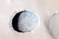 Loạt ảnh mới nhất chụp sao Hỏa tiết lộ nhiều hố sâu bí ẩn