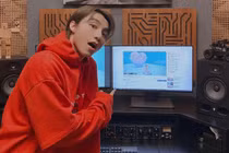 Mê hàng hiệu, Sơn Tùng M-TP lại bị "bóc mẽ" xài đồ công nghệ rẻ tiền