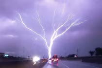 Hiện tượng kỳ bí nhất hành tinh: Mây nấm khổng lồ, cây sấm sét