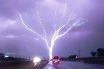 Hiện tượng kỳ bí nhất hành tinh: Mây nấm khổng lồ, cây sấm sét