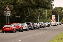 Anh: Lái xe sắp hết xăng có thể bị phạt tới 155 triệu Đồng 