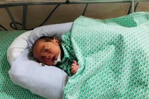 Tiếng khóc dai dẳng của bé sơ sinh “tố” tội ác tày trời