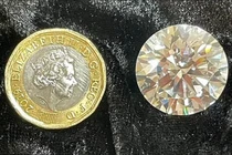 Cụ già 70 suýt vứt đi viên kim cương giá 3 triệu USD