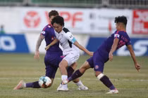 Cầu thủ "hiền nhất đội Sài Gòn FC" ném bóng thẳng mặt Hồng Duy