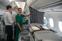 Bên trong máy bay đưa người Việt Nam mắc COVID-19 về nước