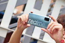 Cận cảnh smartphone 5G rẻ nhất thế giới, bộ 4 camera gây ấn tượng