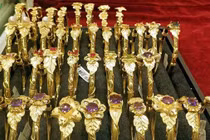 Giá vàng tăng mạnh cao hơn thế giới 2,4 triệu đồng/lượng