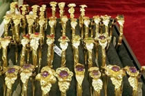 Giá vàng tăng mạnh cao hơn thế giới 2,4 triệu đồng/lượng