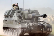 Anh thiếu xăng trầm trọng, chính phủ định dùng... xe tăng tiếp tế