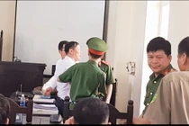 Xét xử vụ án lừa đảo chiếm đọat tại Bắc Kạn: Chủ toạ phiên toà có đang “lạm quyền” làm trái pháp luật?