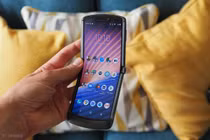 Smartphone màn hình gập “nồi đồng cối đá” Motorola soán ngôi Samsung