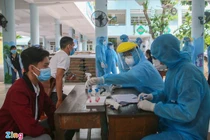 Nữ dược sĩ mắc COVID-19 từng đi họp lớp, hát karaoke