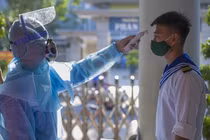 Những sĩ tử mang quân phục