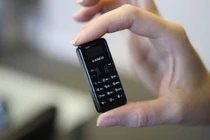 Ngắm lại dàn điện thoại siêu nhỏ trước khi iPhone 12 mini xuất hiện