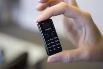 Ngắm lại dàn điện thoại siêu nhỏ trước khi iPhone 12 mini xuất hiện