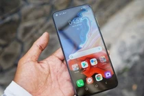 Lộ ảnh thực tế Vsmart Live 4: Cụm camera "siêu to khổng lồ"