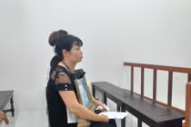 Xử vụ tài xế Grab bị sát hại: Mẹ nạn nhân thất thần ôm di ảnh con