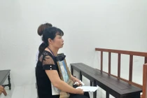 Xử vụ tài xế Grab bị sát hại: Mẹ nạn nhân thất thần ôm di ảnh con