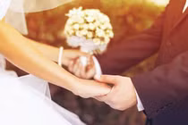 Hy sinh tuổi xuân vì người yêu, anh ta lại cưới người khác