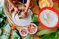 Chỉ mong Tết đề được về gói bánh chưng với bố