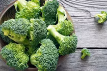 Một số người tuyệt đối không nên ăn rau giàu canxi