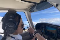 Chuyến bay đêm Giao thừa của nữ phi công xinh đẹp
