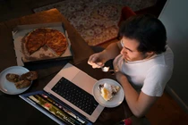 Muốn giảm cân nên tránh ăn vào 3 khung giờ này