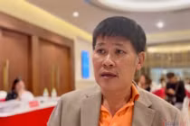 Phước Sang tuổi 54 đi chấm hoa hậu