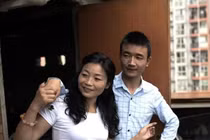 Nhiều người phản đối, chàng trai quyết cưới người yêu hơn 20 tuổi