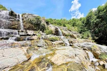 Tắm mát tại thác Savan giữa núi rừng Quảng Ngãi