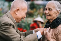 Lương hưu 35 triệu/tháng, vợ chồng già vẫn than thở sống chật vật