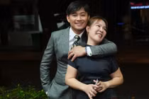 Hôn nhân hạnh phúc của Quý Bình và bà xã doanh nhân Ngọc Tiền