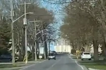 Bí ẩn tòa nhà “tự thu nhỏ” tại Canada 