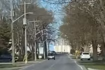 Bí ẩn tòa nhà “tự thu nhỏ” tại Canada 