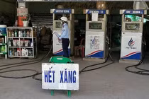 Xăng giảm, dầu tăng: Petrolimex kêu than lẽ gì?