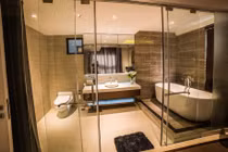 Lợi ích khi bật đèn phòng vệ sinh khi qua đêm trong khách sạn