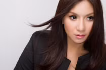 Y Phụng ở Mỹ: không bạn thân, không chia sẻ về ông xã