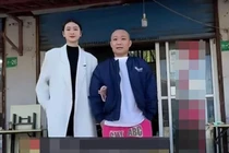 Tiếp viên hàng không cao 1m8 “đổ” người đàn ông trung niên