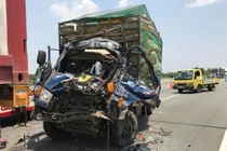 Tai nạn cao tốc TPHCM-Long Thành-Dầu Giây: Nạn nhân kẹt trong cabin