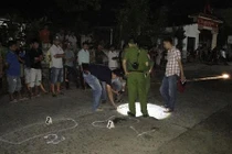 Dắt con đi chơi bị đâm chết vì nghi bắt cóc trẻ em