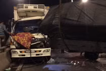 TP HCM: Xe tải nổ lốp, gây tai nạn liên hoàn hi hữu trên cầu vượt