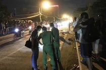 Mẹ ôm thi thể con gái 6 tuổi khóc ngất giữa đường ở Sài Gòn 