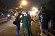 Mẹ ôm thi thể con gái 6 tuổi khóc ngất giữa đường ở Sài Gòn 