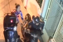 Bắt tên cướp giật ví, đạp ngã cô gái ở TP HCM