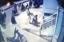 CSGT lên gối và chĩa súng đe dọa người vi phạm